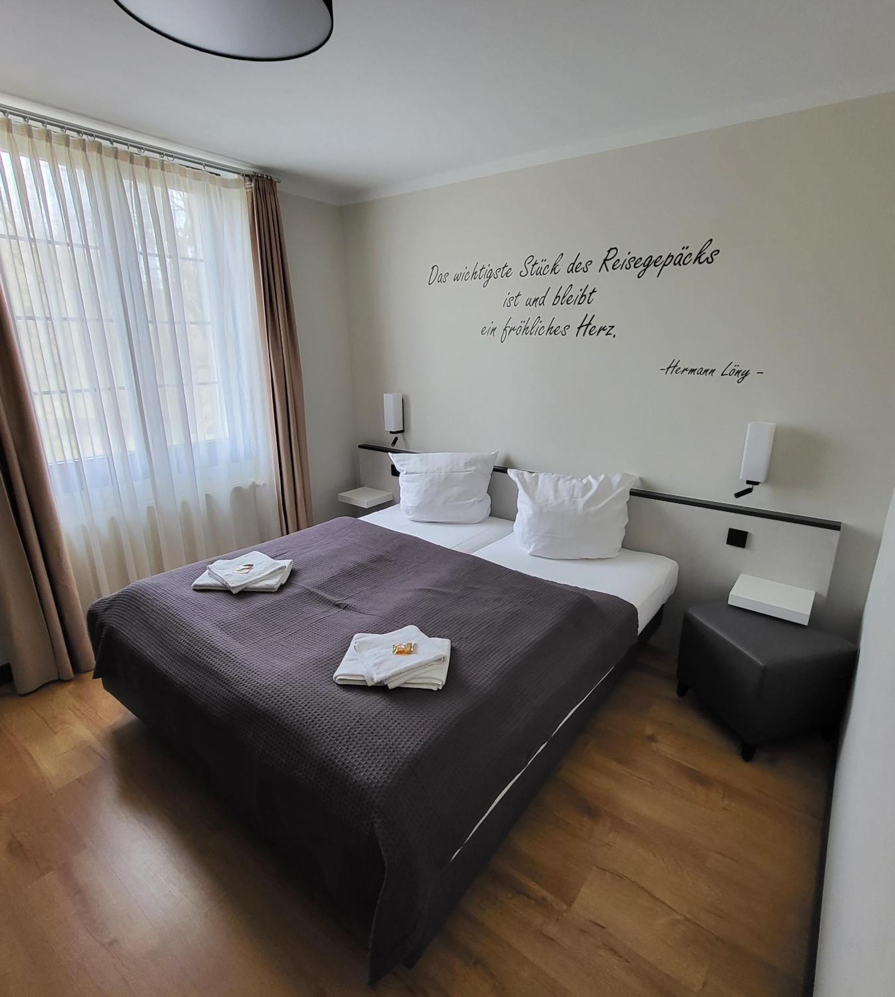 Land-Gut-Hotel- Weisser Schwan Цоссен Экстерьер фото
