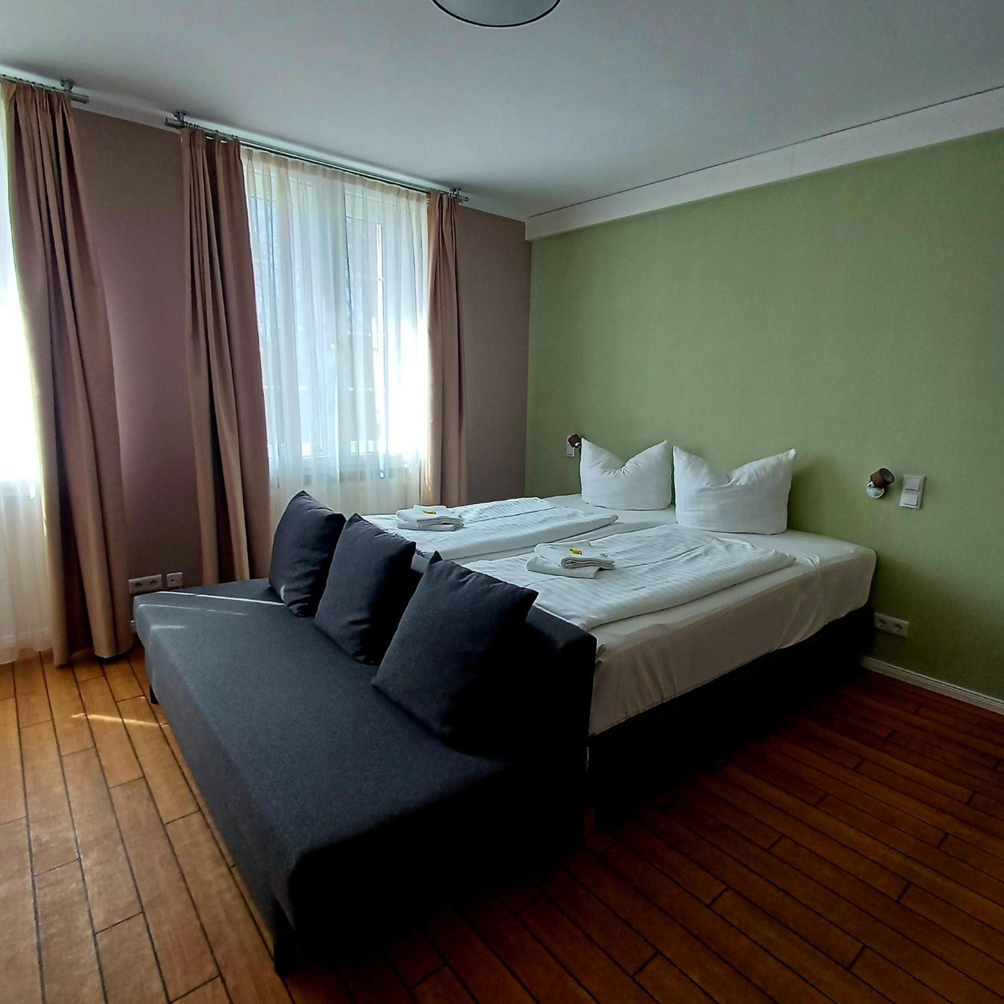 Land-Gut-Hotel- Weisser Schwan Цоссен Экстерьер фото